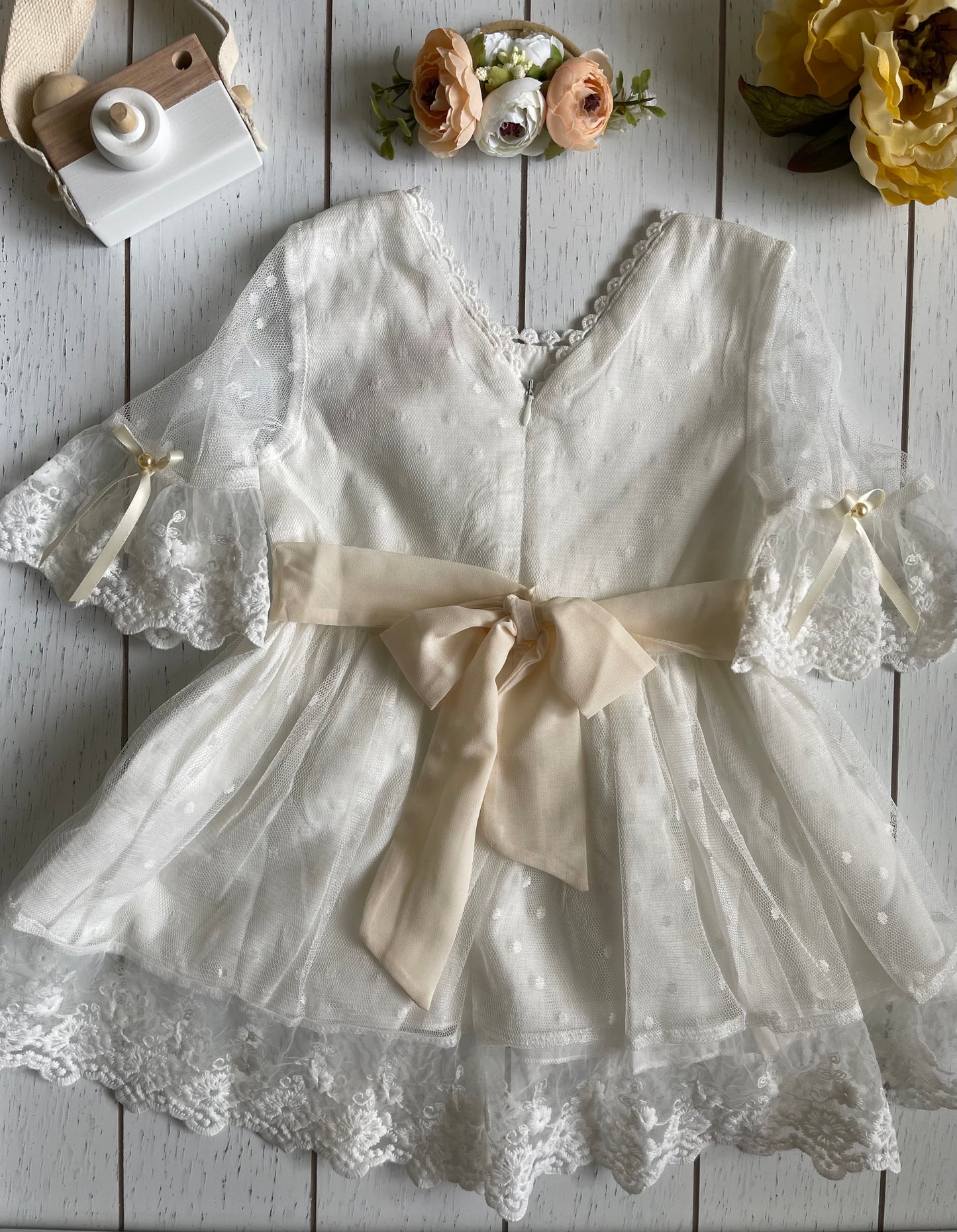 White Cotton & Lace Vintage Girl Dress