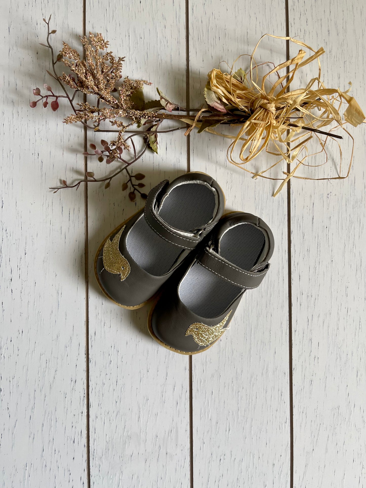 Leather bird strap girl shoes