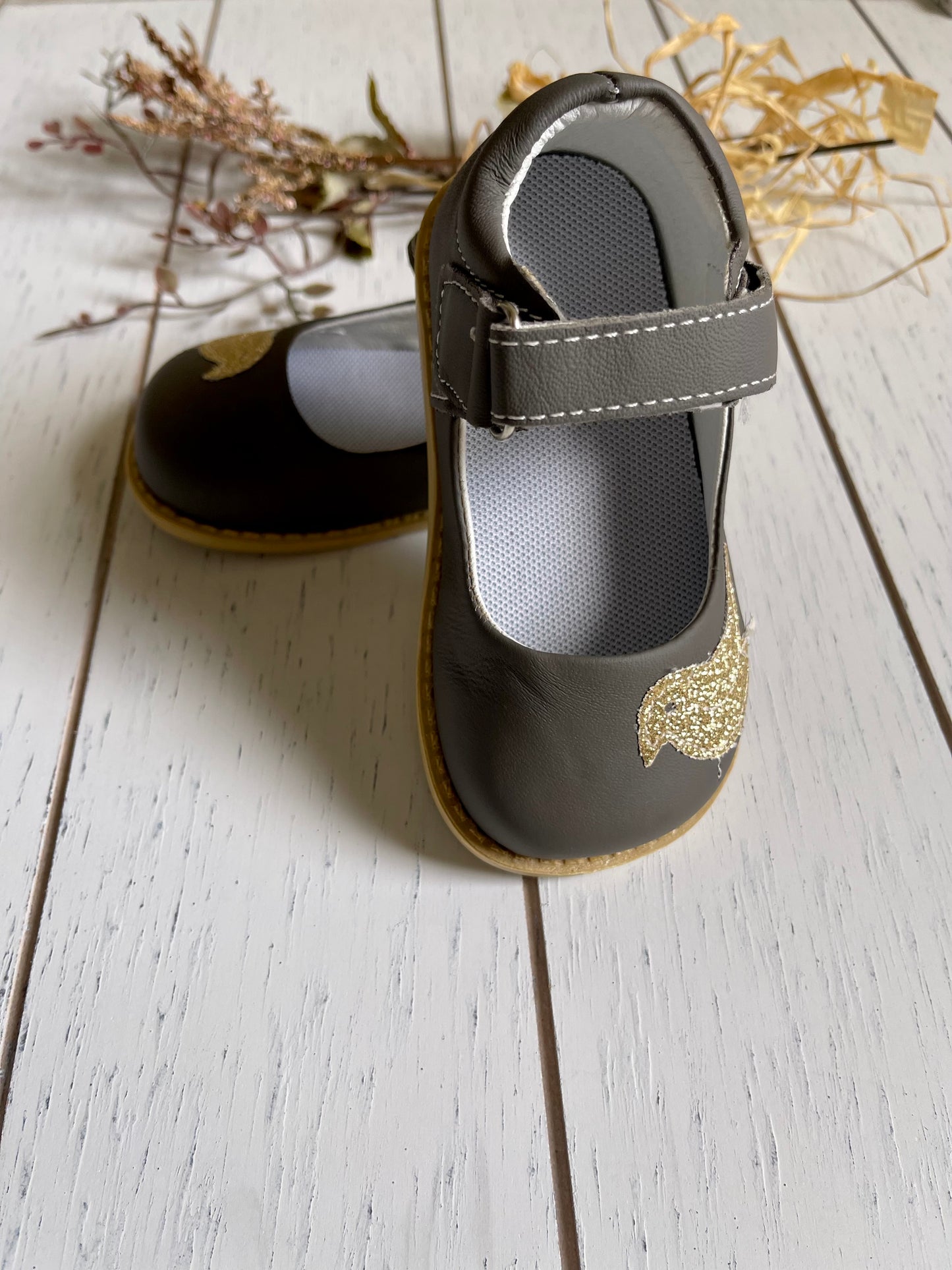 Leather bird strap girl shoes
