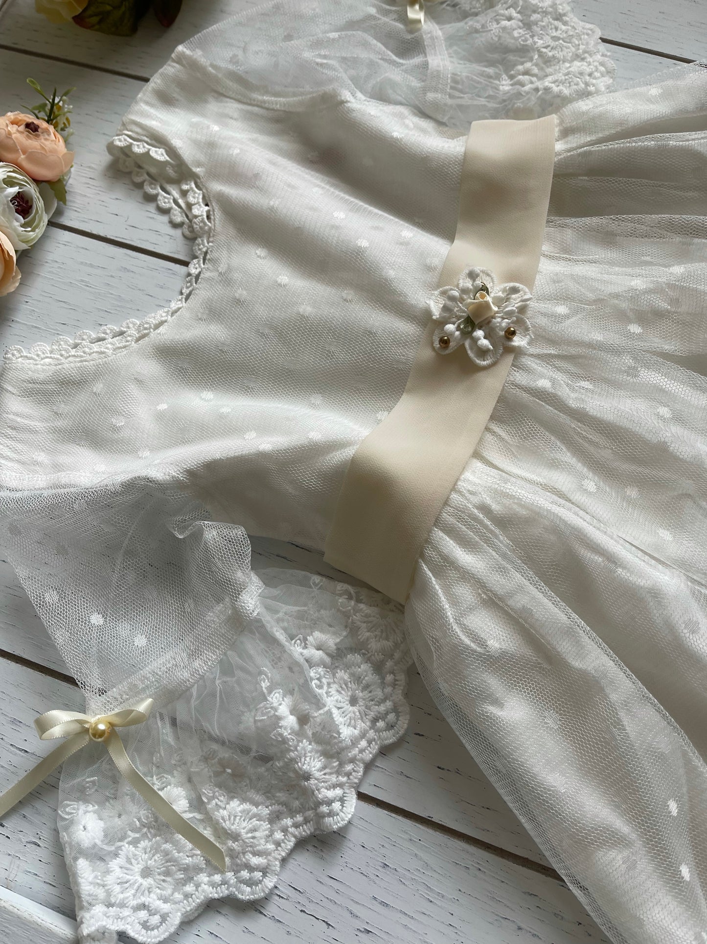 White Cotton & Lace Vintage Girl Dress