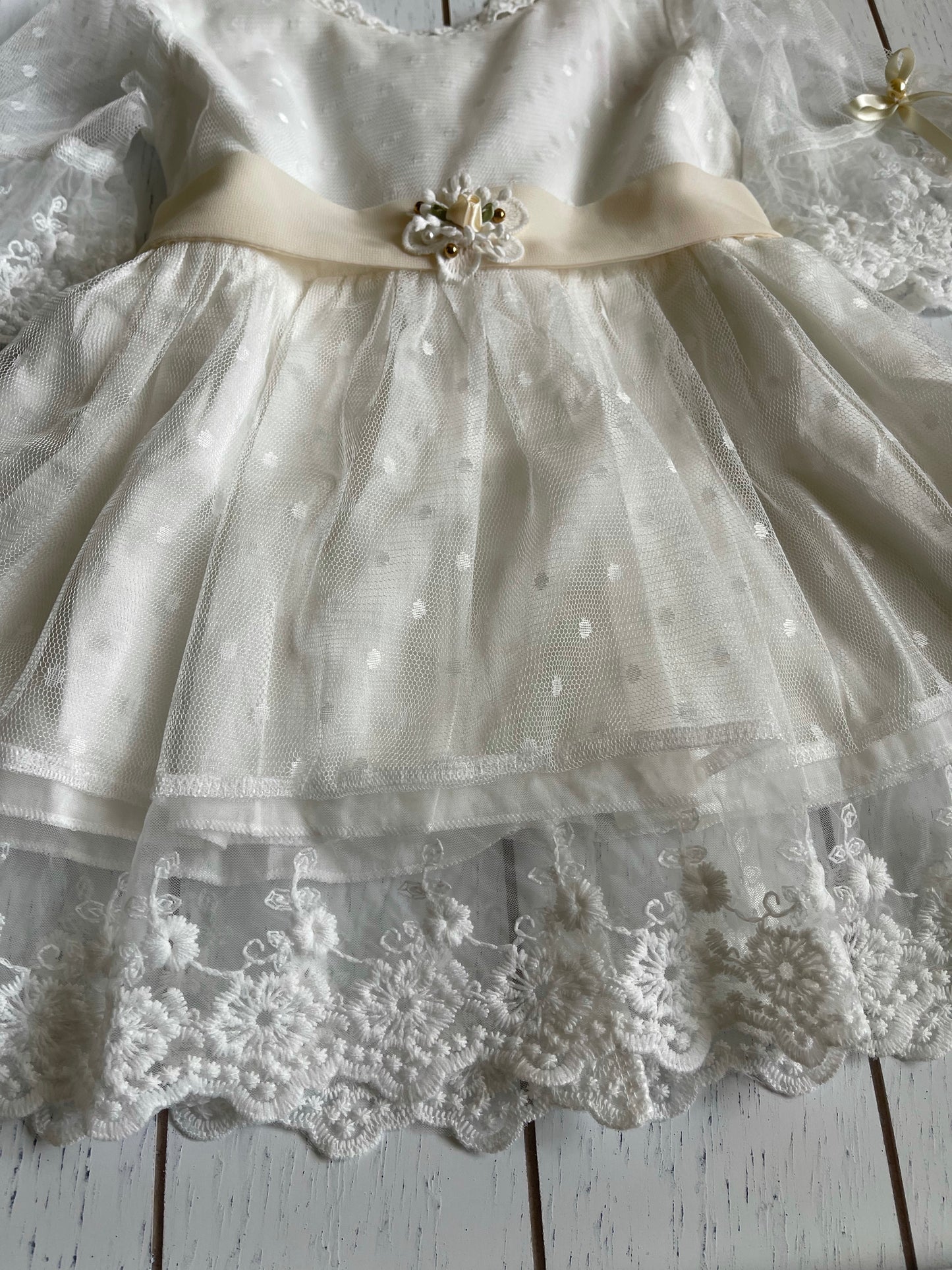 White Cotton & Lace Vintage Girl Dress